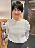 ショートカット　黒髪　フルバング　ストレート　丸みショート