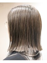 ウィスカーヘアー(whisker hair) ツヤ髪ハイライト 切りっぱなしボブ