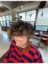 ビハインドザカーテン(BEHIND THE CURTAIN)&nbsp;【外国人風メンズスタイル】癖毛風パーマ×ハイライト