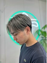 吉&nbsp;ツーブロック刈り上げセンターパートシルバー