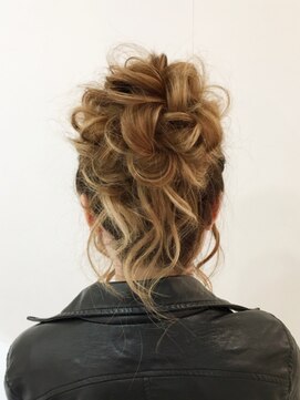 ヘアメイク エンカレッジ(HAIR MAKE encourage) ルーズお団子