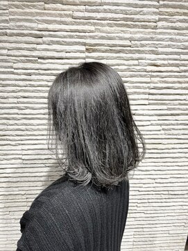 ビスイル 秋葉原店(Vis ill) 20代30代/プラチナシルバー/ハイトーン/ブリーチ/レイヤーカット