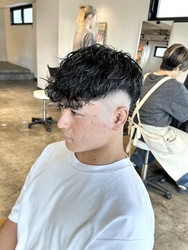 ザ オーダー(THE ORDER) スペインカールパーマミドルスキンフェードメンズパーマ刈り上げ