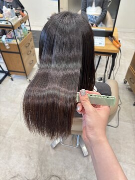 アローム(alom) イメチェン/ホワイトブロンド/外ハネボブ/美髪/茅ヶ崎