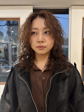 ナループロアツム(Nalu pu loa Tsum) ウルフパーマ/レイヤーパーマ/ブラウンカラー