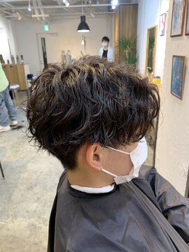 オムデュー(HOMME DEUX) 【YUKI】スパイラルパーマ×センターパート