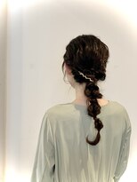 はなこの隣の美容室 マトリカリア&nbsp;編みおろしアレンジ
