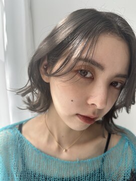 ウィクシー(wixy) 透明感×暗めのグレージュカラー