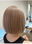 切りっぱなしボブ×ミルクティーベージュ