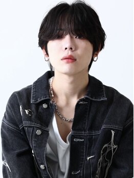 アクシー ヘアーアンドメイク(AXY HAIR&MAKE)の写真/【自然なストレートで毎日のアイロンが不要に】乾燥や湿気で膨らみやすい髪も強いクセ毛も思いのまま[新宿]