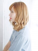 ヘアメイク ナル(hair make nalu)&nbsp;ハイトーンベージュの波カールスタイル