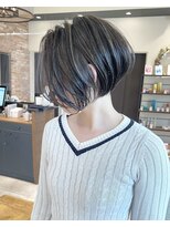 バンプ ギンザ(BUMP GINZA)&nbsp;《30代40代》白髪ぼかしハイライト×前下がりボブ【イケダ】