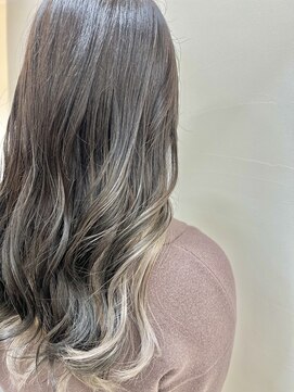アールモンドヘア新世界 【北見】#インナーカラー#グレー#ブリーチカラー