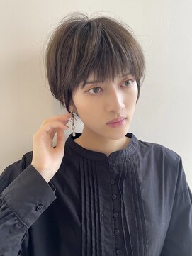 イヴォークトーキョーオーサカ(EVOKE TOKYO osaka) 30代40代50代おすすめ 大人ショート オリーブベージュ 耳かけ