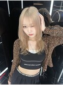 抜きっぱなしブロンドハイトーンインナーレイヤーカットウルフ