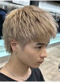 渋谷スパイキーショートツーブロックフェザーショートハイトーン