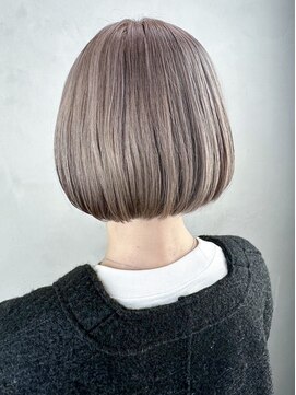 アイティー バイ アルバム 浦和店(IT by ALBUM) おくれ毛ホワイトベージュショートボブ_ba496051