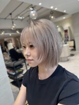 ミズチャーム(Ms.CHARM) レイヤー/顔周り/ハイトーン/ボブ/外苑前