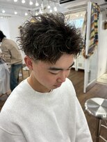 ユイマァルスロウ(YUIMARL SLOW)&nbsp;メンズハイライト波巻きツイストスパイラルパーマ刈り上げ