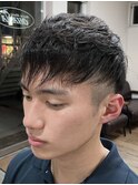 癖毛を活かしたショート・ツーブロスタイル