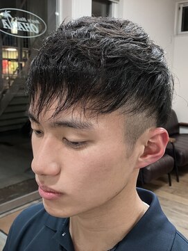 Men’sHairOHANA 癖毛を活かしたショート・ツーブロスタイル