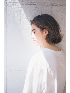 ピズム(PISM) 外ハネエアリー耳かけイメチェンボブ/フォギーベージュ