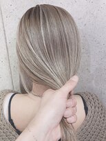 ミラ 新宿(MILA)&nbsp;ホワイティ/ミルクティ/ベージュ/艶髪/バレイヤージュ