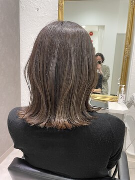 エマ(emma) 大人可愛い20代30代40代小顔外ハネボブアッシュカラー