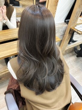 ナンバー アンフィール 渋谷(N° anfeel) レイヤーロンググレーベージュアッシュオリーブ前髪パーマ渋谷