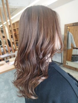 ロッヂ(LODGE)の写真/こだわりの薬剤で髪のダメージを抑えて、アナタのなりたい色味を叶える☆理想の髪色と艶が長続き…♪