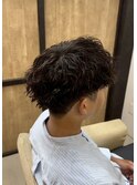 波巻きパーマツイストスパイラルマッシュツーブロック刈り上げ
