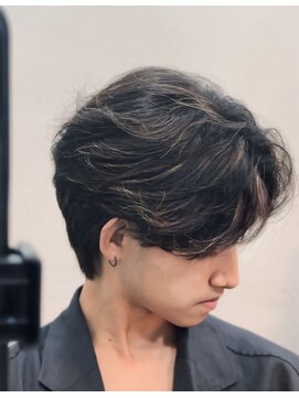 バース 梅田中崎町店(BIRTH) ハイライトセンターパートメッシュダブルカラーツーブロック