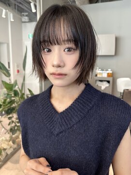 トリッカ シブヤ(TRICCA SHIBUYA) レイヤーボブ切りっぱなしストレートボブ顔まわりカット20代渋谷