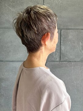 アッシュベージュカラー 透明感カラー ショートカット 白髪染め