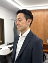 イナフ(ENUFF) トップにボリュームを出す。自然に印象が整う大人ショート