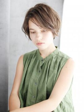 ヘアメイク ナル(hair make nalu) 透け感かきあげバングのショートスタイル