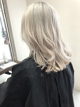 ノア(NOA by KENJE) ホワイトカラー .