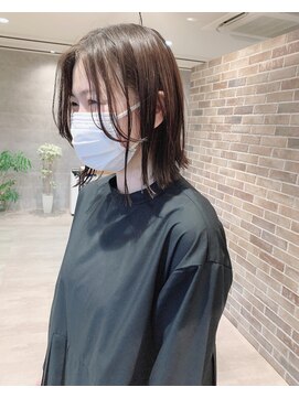 デルタ(Delta) 切りっぱなしボブ×センターパート