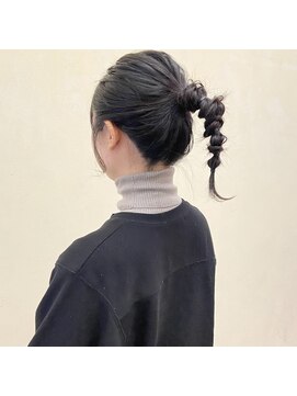 インサイドアウト(IN SIDE OUT+) ポニーテールアレンジ / 簡単アレンジ【IN SIDE OUT+】