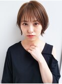 小顔に見えるグレージュカラーふんわり耳かけくびれショートボブ