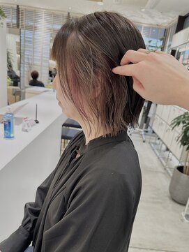 ステア ケース(stair case) 大人髪質改善インナーカラー前下がり外ハネボブピンクベージュ