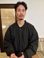 ヤーン(yearn) 《メンズスタイル》センターパート×ウェーブ