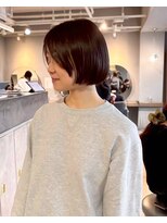 シーン バイ ラッド(SCENE by RAD) 自然な顔まわりレイヤーのショートボブスタイル小顔盛り艶感
