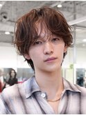 緩め波巻きスパイラルパーマシャドウパーマメンズセンターパート