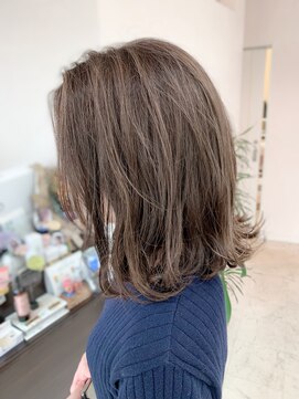 ヘアーアンドメイク カナン(HAIR&MAKE CANAAN) 赤味の少ない柔らかい外ハネふんわりボブスタイル