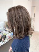 赤味の少ない柔らかい外ハネふんわりボブスタイル