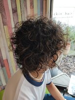 ロッキンヘアー(Rockin' hair)&nbsp;スパイラルパーマ　メッシュ　カーリースタイル