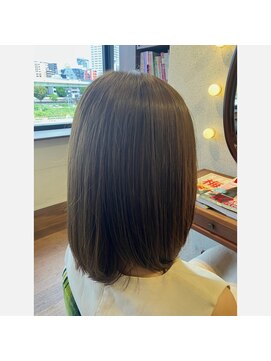 エルサフィロ キタハマ(el zafiro kitahama) 20×30×40代×ミディアム×艶髪×グレージュカラー