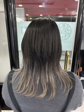 アイズ 本厚木(AIZU) インナーカラー グレージュ