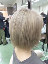 ゼロ(Zero)&nbsp;大人可愛い小顔ベージュレイヤーボブ20代30代40代